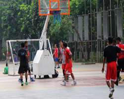 It also has a basketball court for sports lovers, a jogging track for those who prefer to do some workout or jogging in the park.